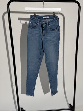 Levi’s high rise skinny jeans size 25
